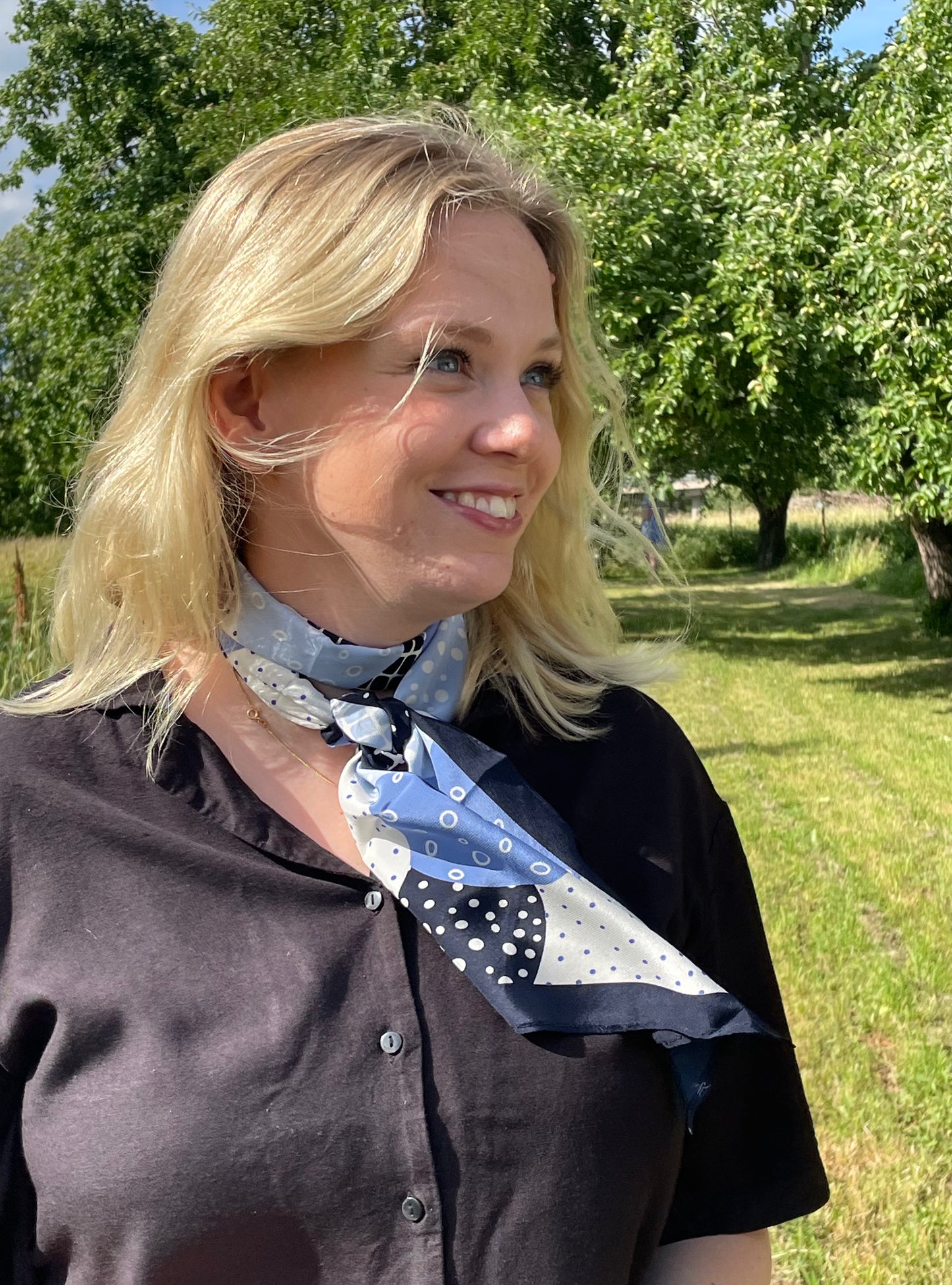 Blå Dots silkesscarf