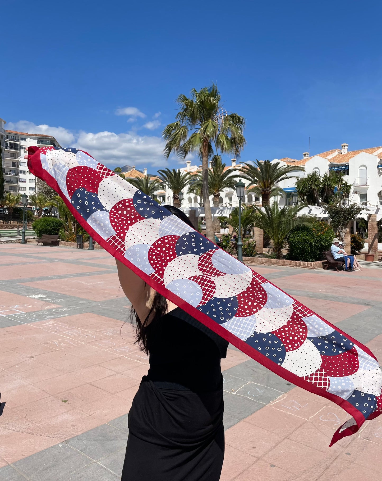 Röd Dots silkesscarf