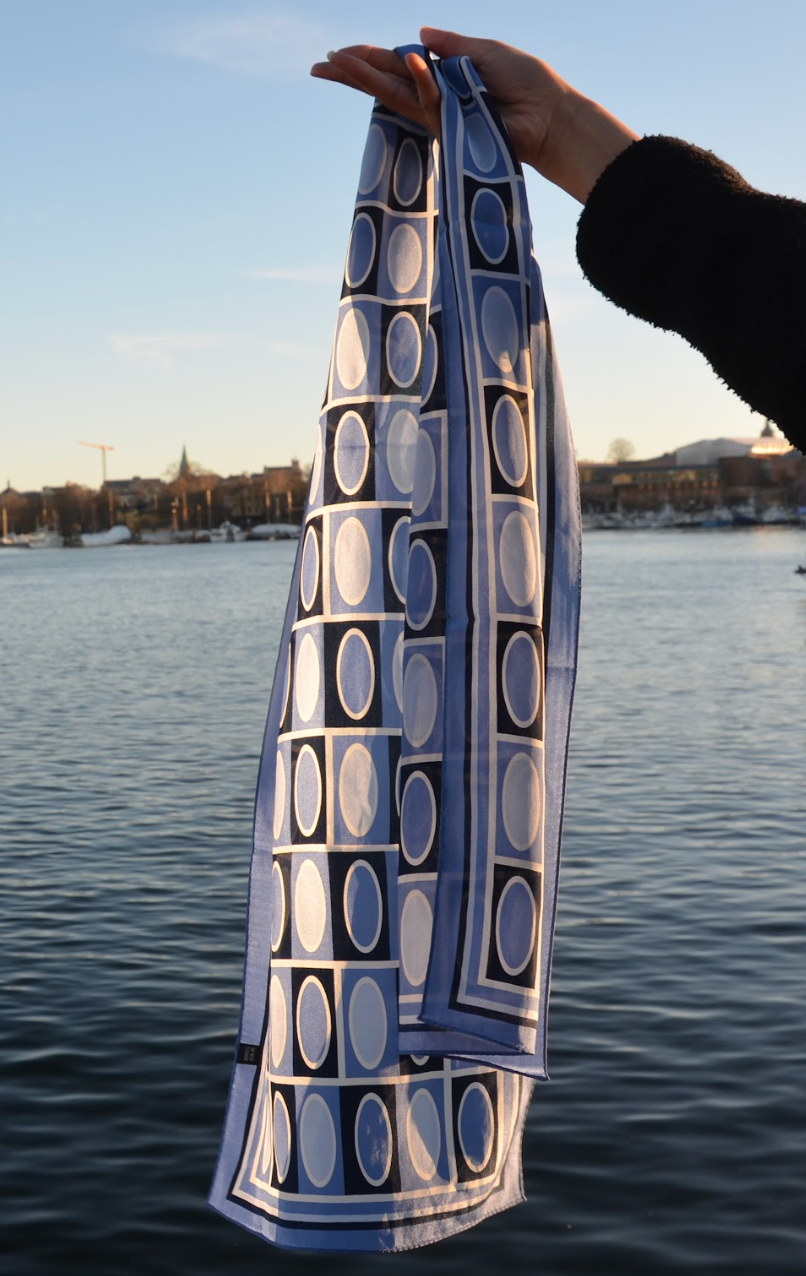 Blå Chess silkesscarf